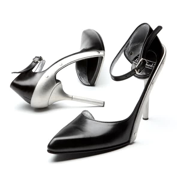 [title] - Ungewöhnliche Schuhkreationen erfordern Phantasie und Einfallsreichtum. Neue Materialien und der technische Fortschritt lassen mehr denn je, die kühnsten Träume der Schuhdesigner wahr werden und versetzen Betrachter in bloßes Erstaunen. Die Welt der Schuhe im Gespräch mit dem Designer Sven Aloi Brunhart